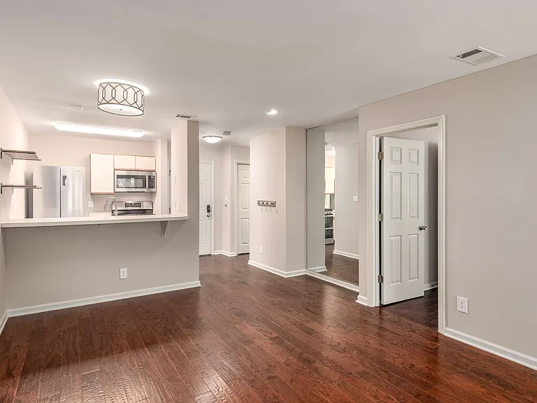 209 14th St NE #208 — Photo 15