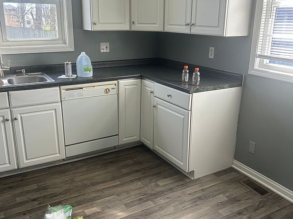 5th image of 501 Lincoln Ave