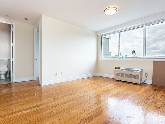 3rd image of 756 Myrtle Ave APT 4O