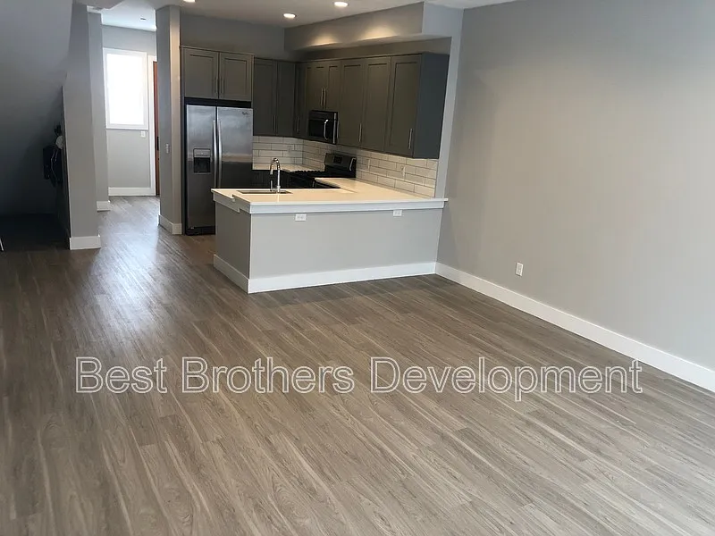 2 bed, 2.0 bath, 1275 sqft, $1,950 — Photo 2