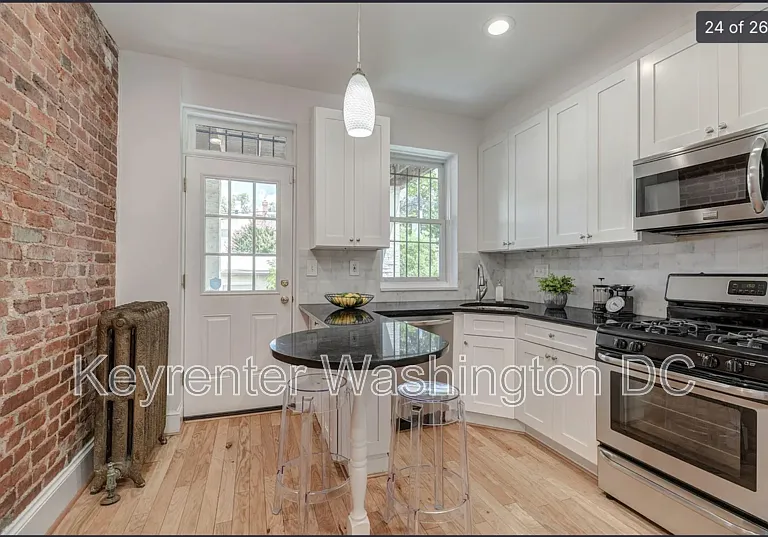 611 4th St NE #A — Photo 9