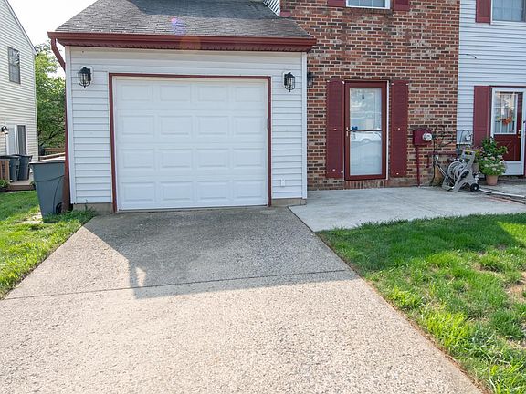 3rd image of 15039 Poquessing Creek Ln
