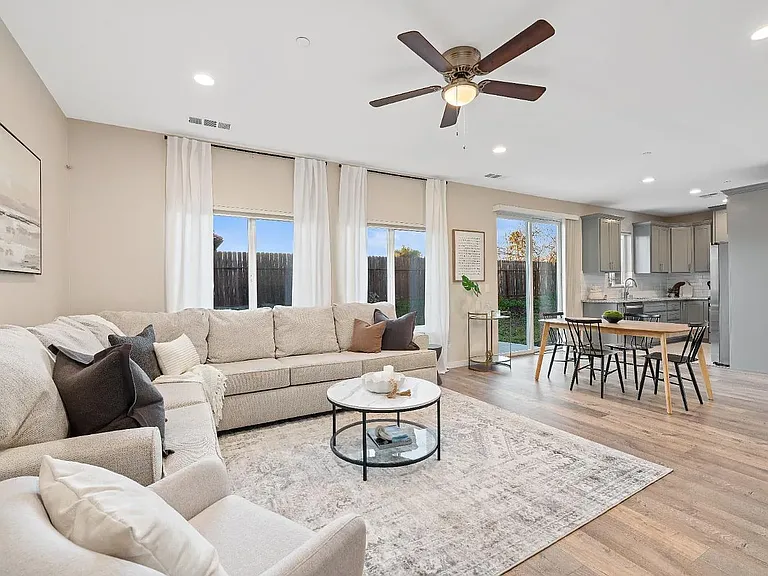 4501 Cyclamen Way #4501 — Photo 2