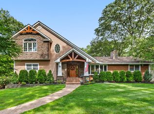 1 Arbutus Ct, Commack, NY 11725