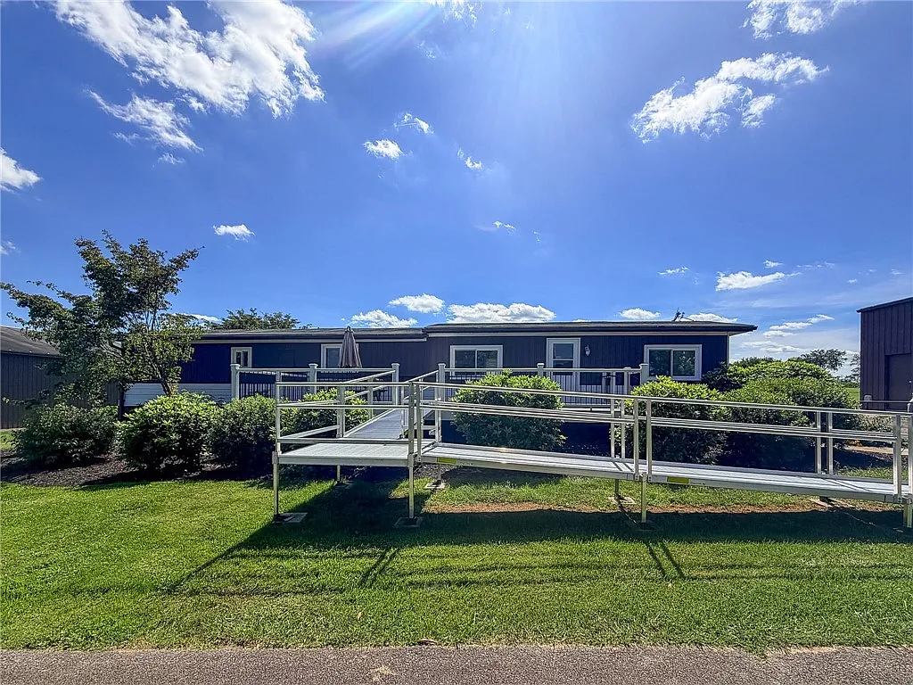 2 bed, $1,200 — Photo 2