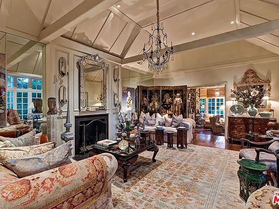 5th image of 602 N Foothill Rd