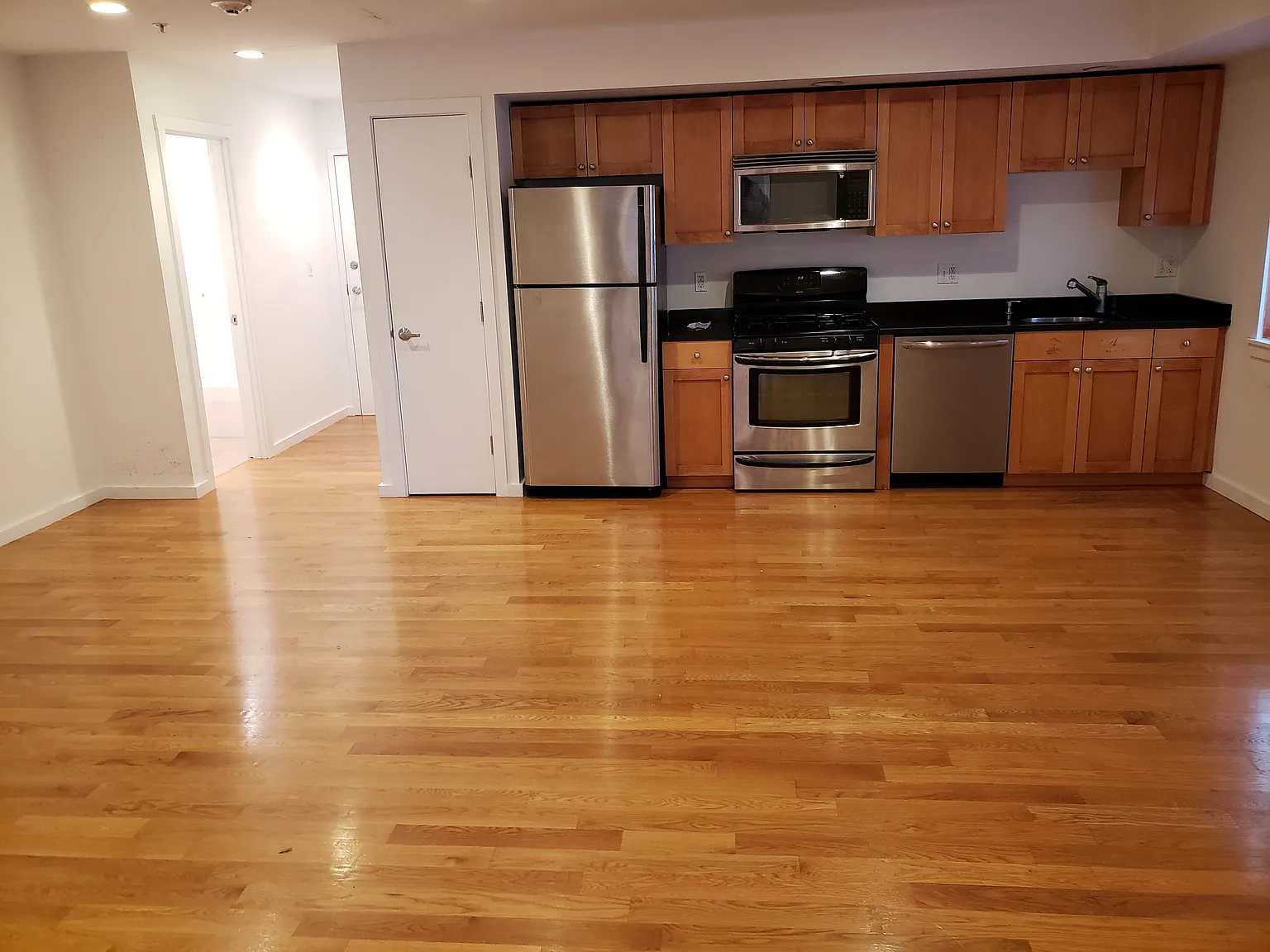 2 bed, 999 sqft, $3,350 — Photo 2