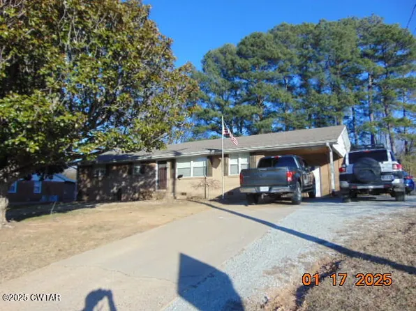 782 Natchez Trace Dr, Lexington, TN 38351