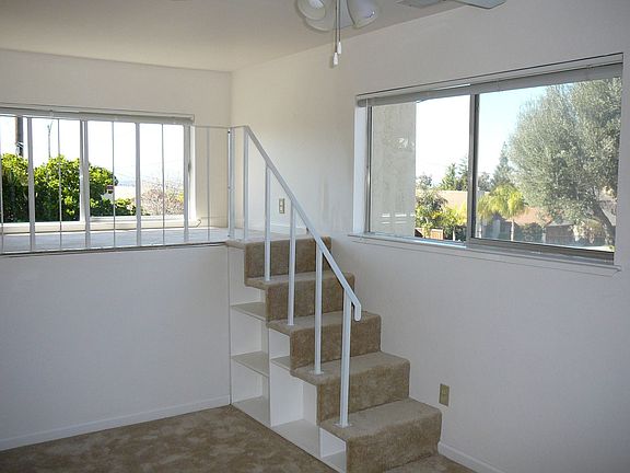 *STUNNING VIEWS of Downtown San Jose and the Santa Cruz Mountains Upstair Bedr