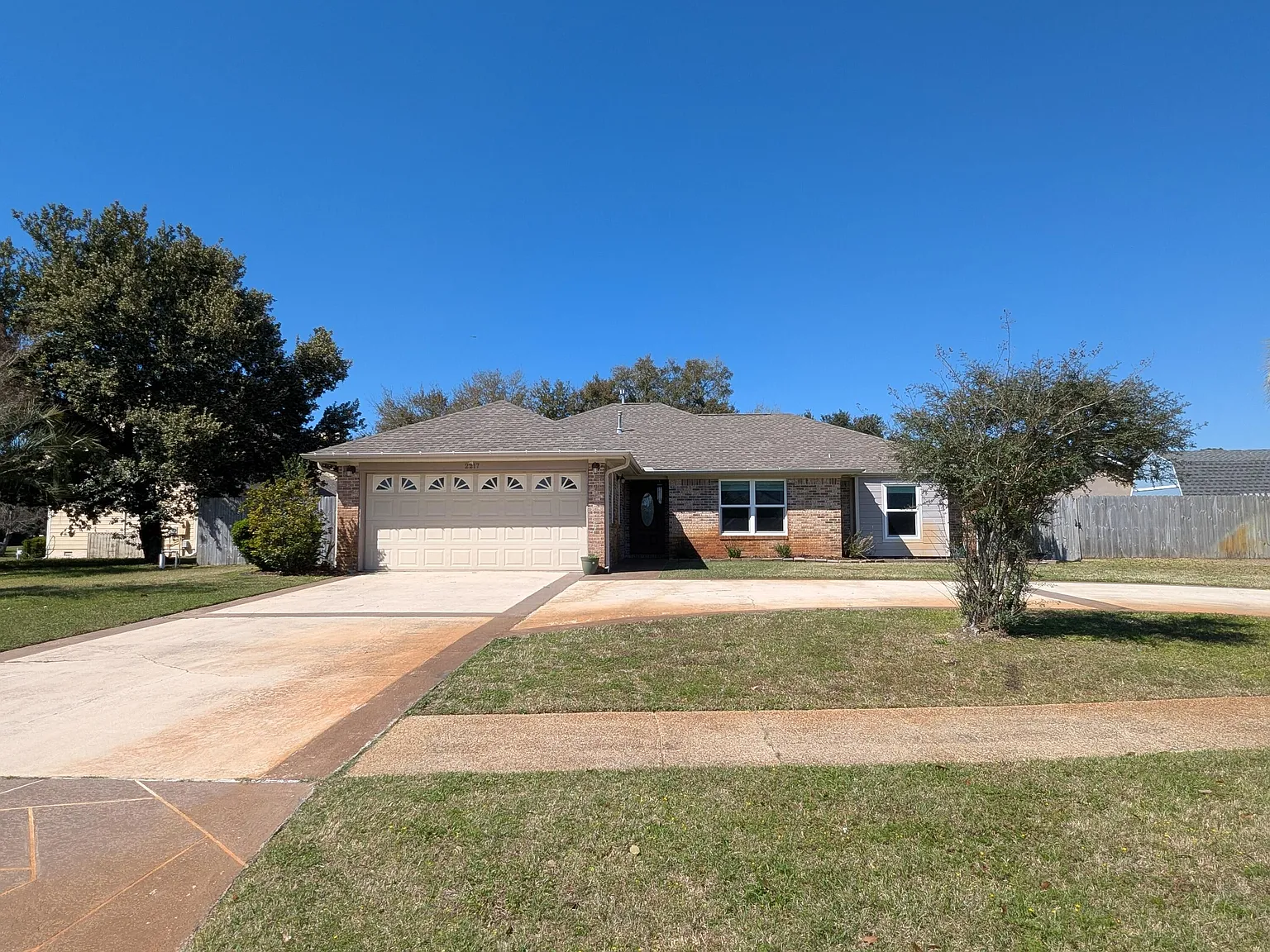 3 bed, 2.0 bath, 1749 sqft, $2,220 — Photo 3