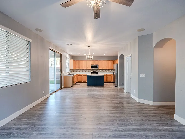1546 E Nightingale Ln — Photo 13