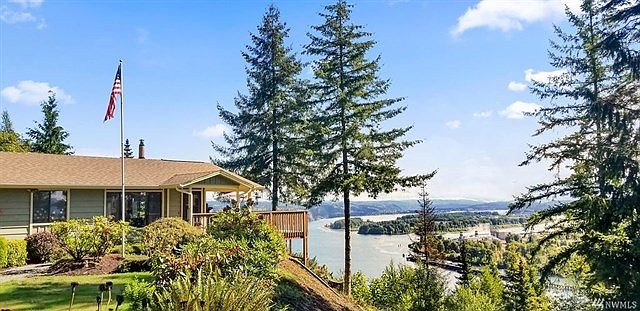 Columbia River and Mt. St. Helen's view