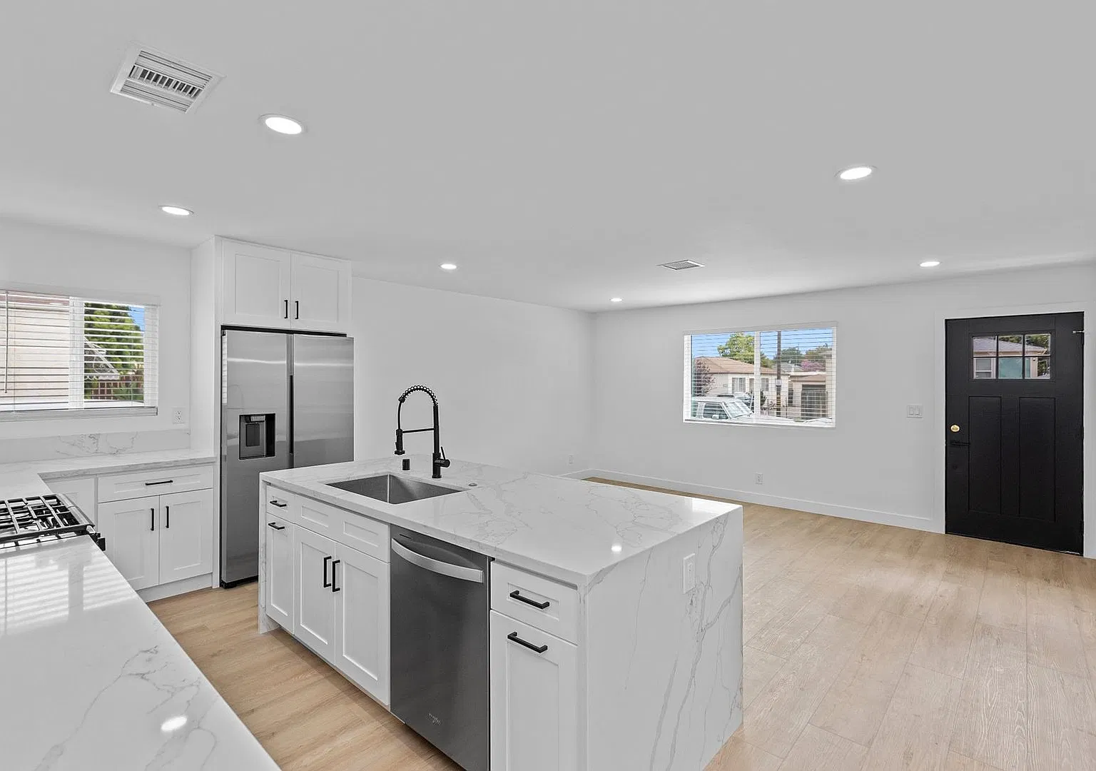 Spacious 4 Bed / 3 Bath Home with Private Driveway, Backyard and In-Unit Laundry — Photo 2