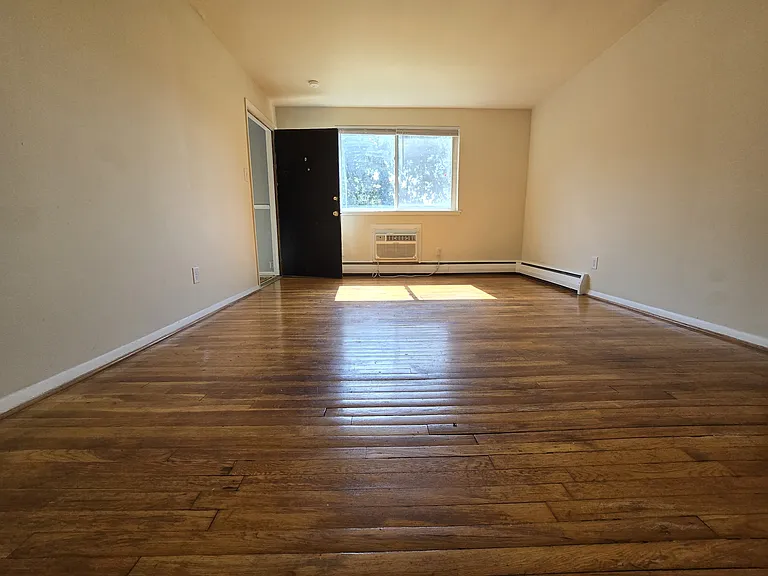 3212 Ellwood Ave #D — Photo 9