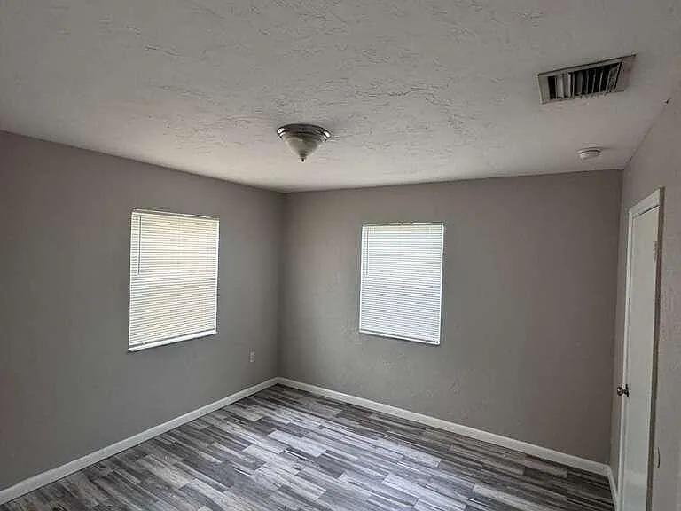 3309 Avenue S — Photo 10