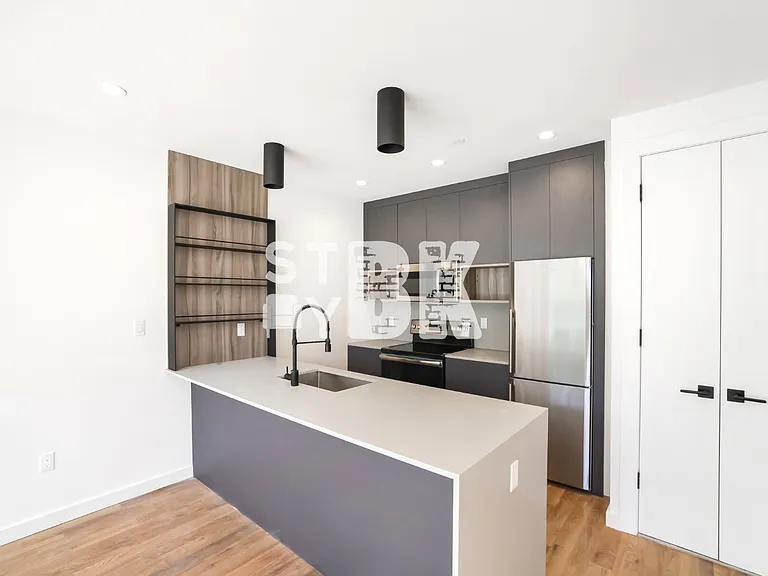 625A Halsey St #3A — Photo 3
