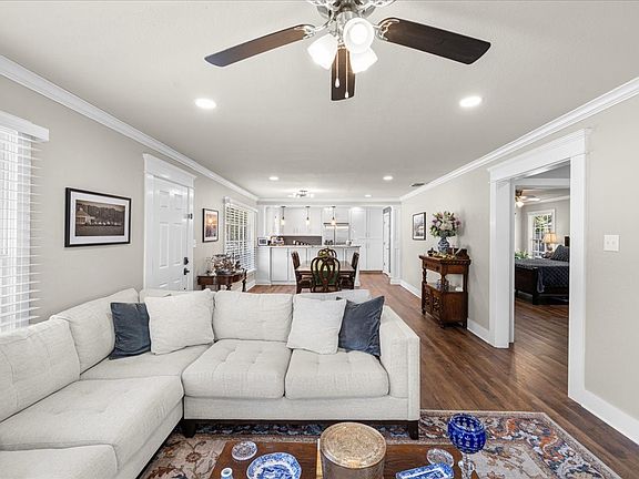 5th image of 1801 Woodlawn Ave