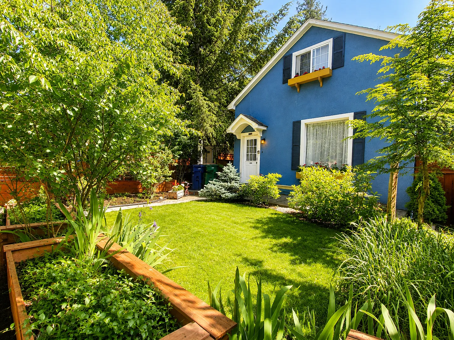 4 bed, 2500 sqft, $2,500 — Photo 1