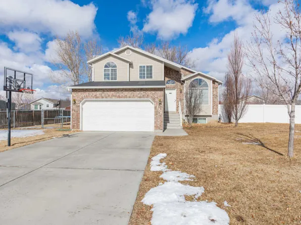 1132 W 2400 N, Clinton, UT 84015