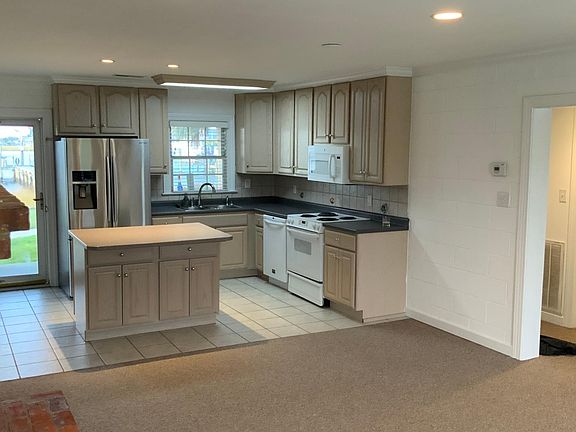 Open kitchen / living room