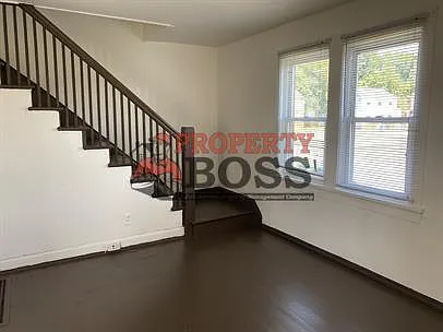 1219 E Lyons St — Photo 2