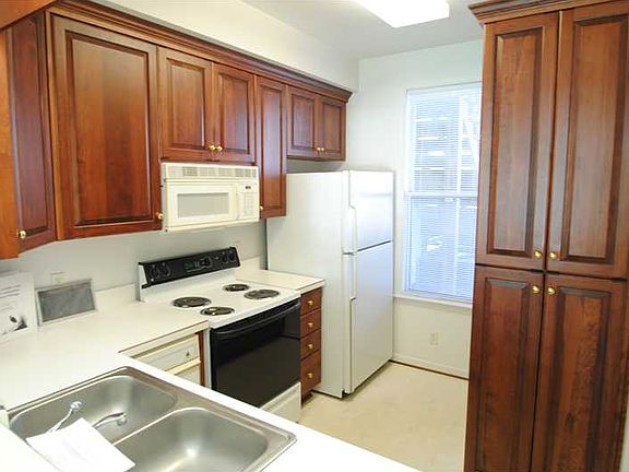 2nd image of 115 Persimmon Dr