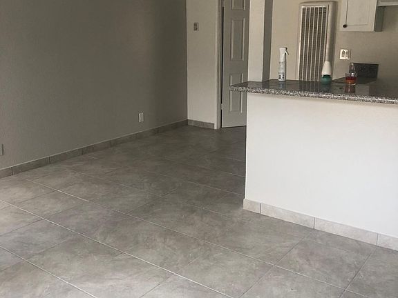 4th image of 6943 Whitsett Ave #21
