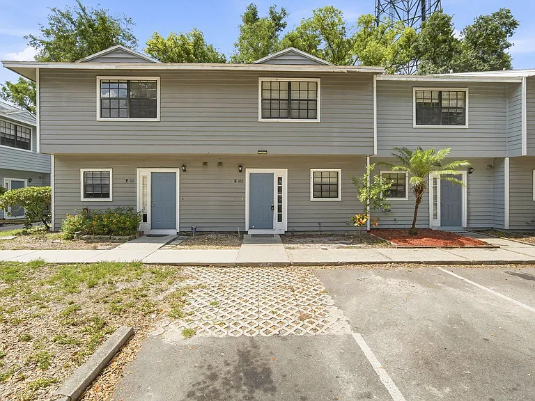 1910 W Sligh Ave #E102 — Photo 1