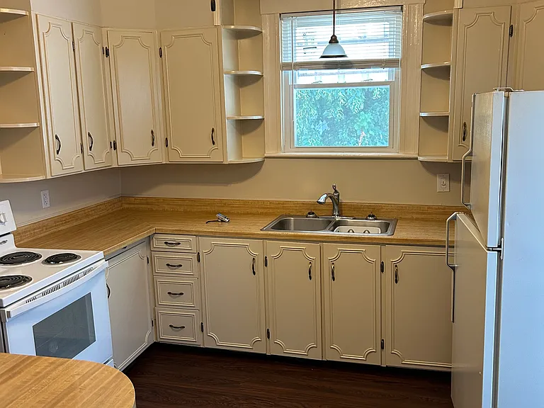 421 Brown Ave #1 — Photo 2