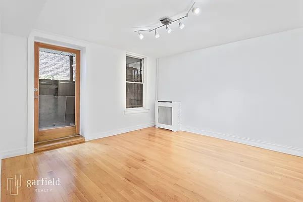 Rented by Garfield Realty  | media 21