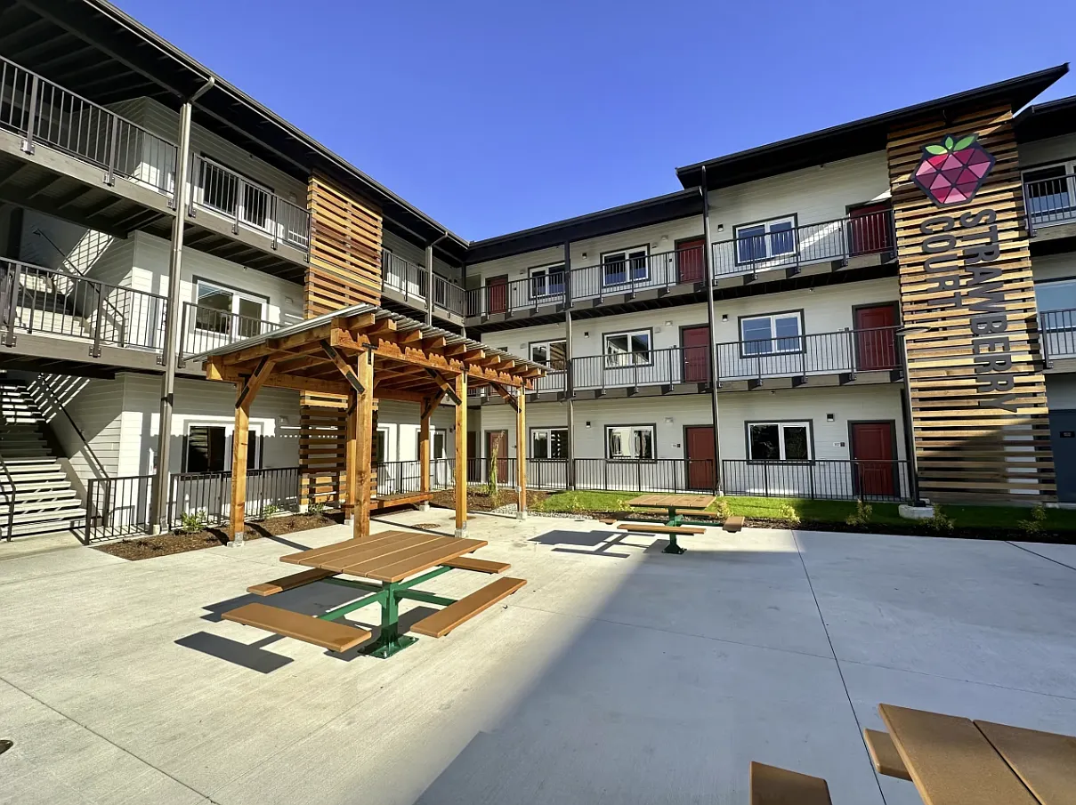Strawberry Court Apartments — Photo 3