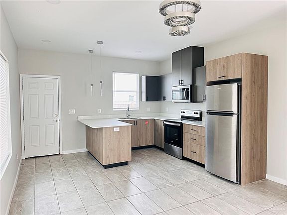 3rd image of 801 Sugar Garden Dr #1