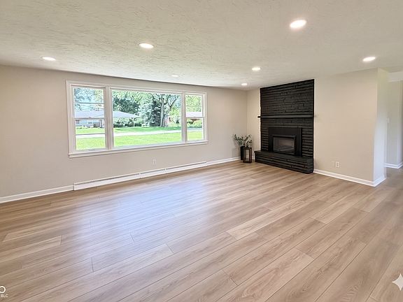 4th image of 2318 E 40th St