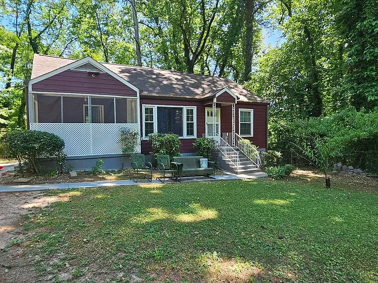 488 Pomona Cir SW — Photo 1