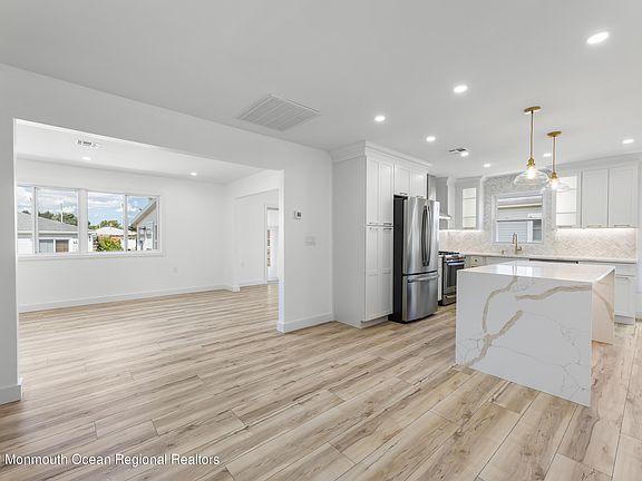 3rd image of 9 Caracas Ct