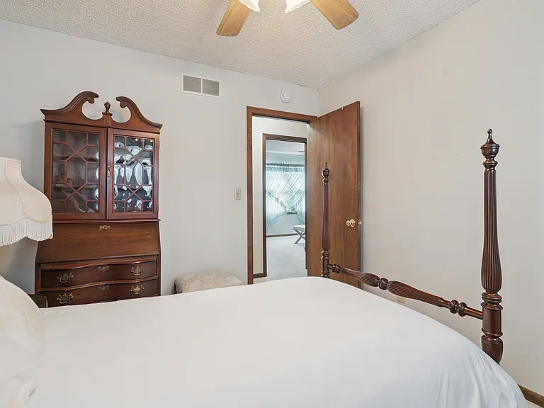 1245 Michelle Ct — Photo 16