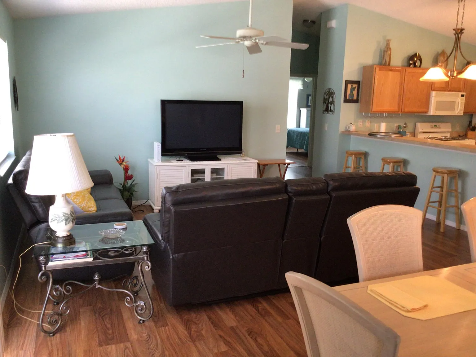 2 bed, 1160 sqft, $1,900 — Photo 2