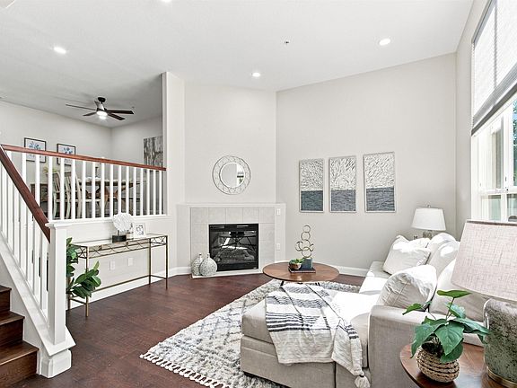 4th image of 37 Esfahan Dr
