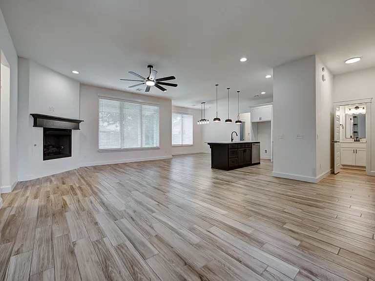 3027 Pescara Dr — Photo 9