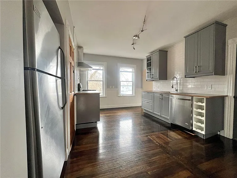 220 Summit Ave #2 — Photo 2