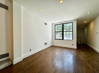 63 Whipple St #2B, Brooklyn, NY 11206