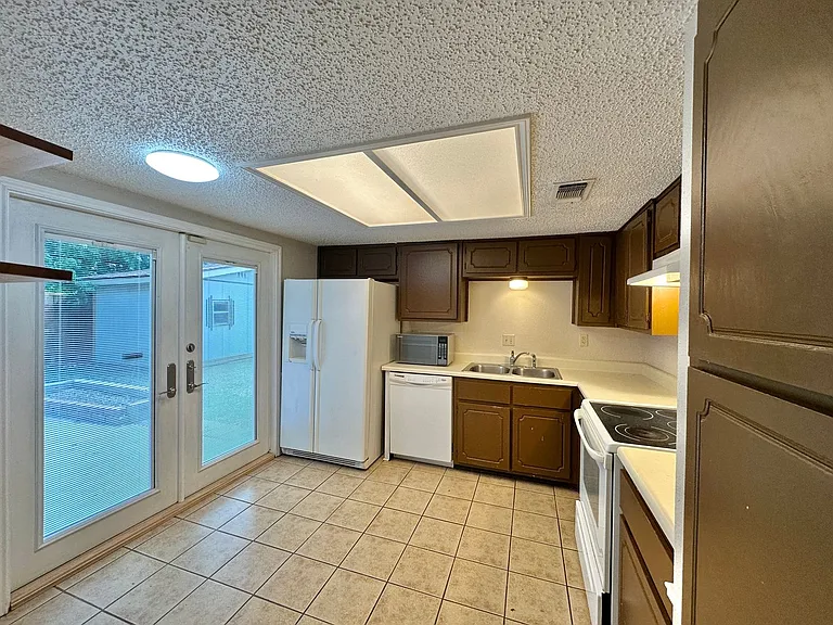 1003 Beaver Trl — Photo 9