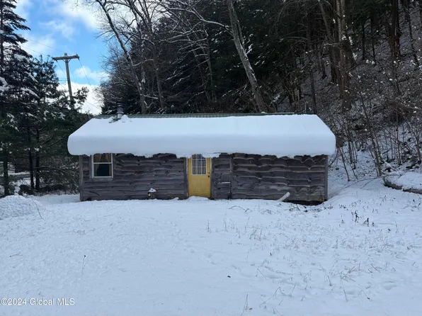 937 W Mountain Co Rt 10, Corinth, NY 12822