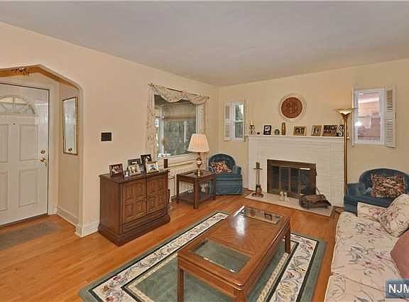 3rd image of 54 Newman Ave
