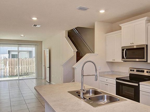3rd image of 205 Whispering Brook Dr