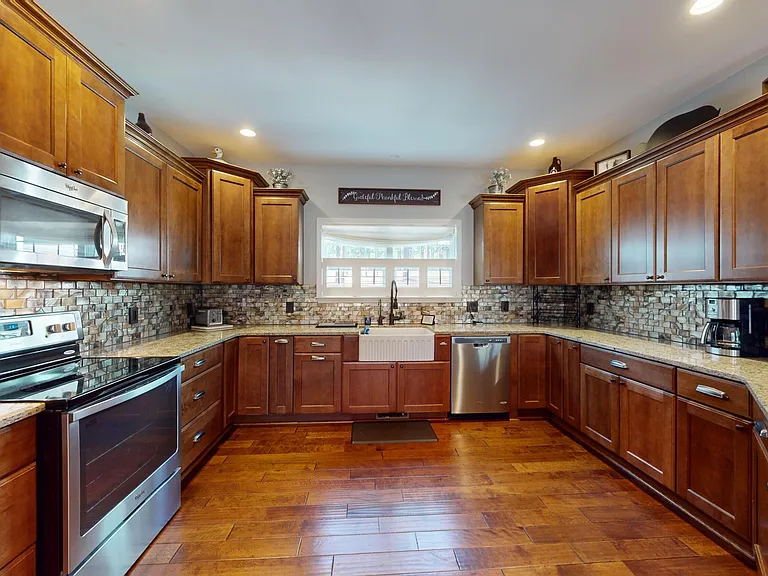 385 Central Dr — Photo 12