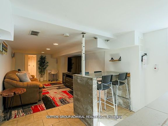 5th image of 70 Carlaw Ave #Basement