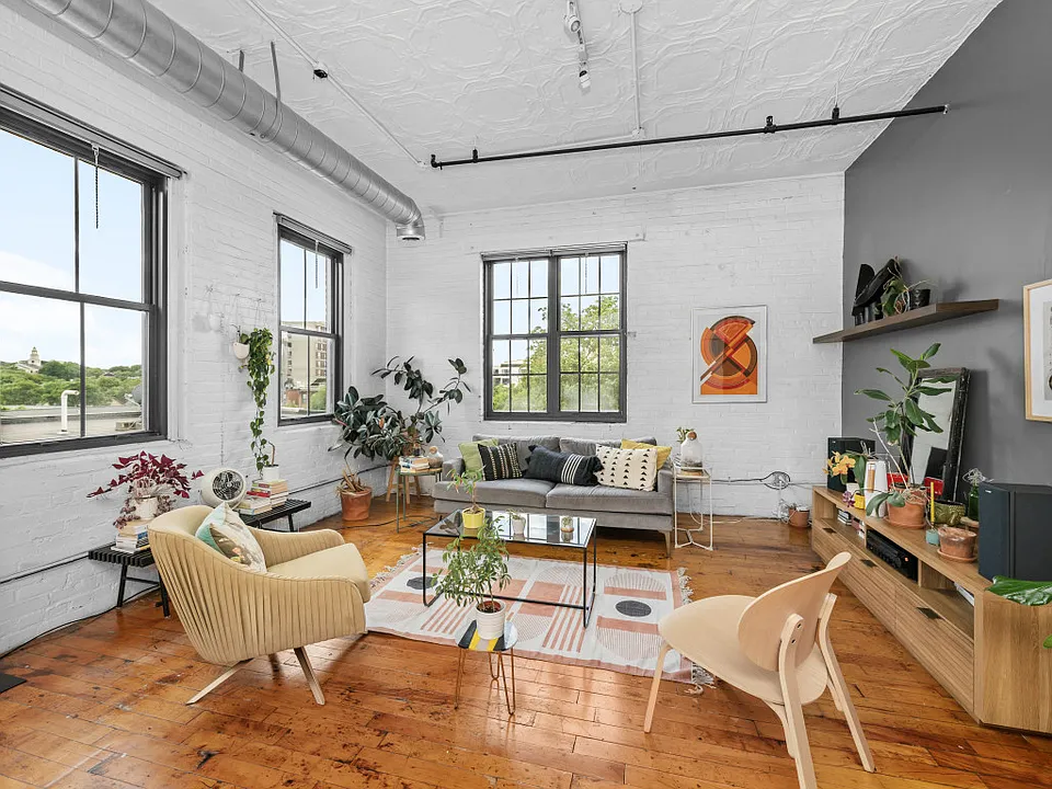 10 Williams St #44