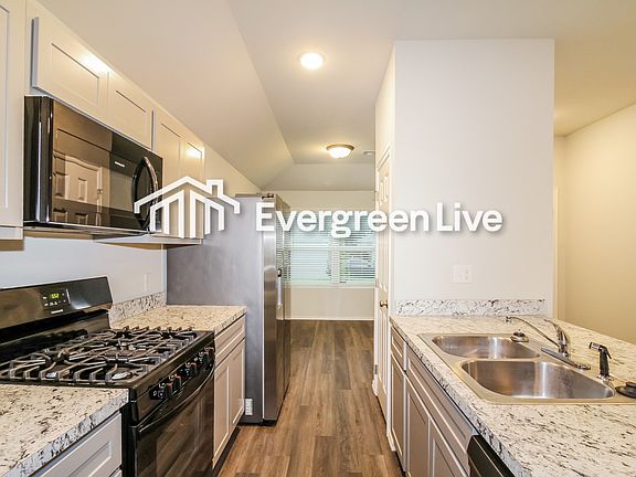 5th image of 828 Highgarden Cir