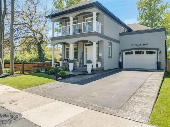 958 Beach Blvd, Hamilton, ON L8H 6Z4